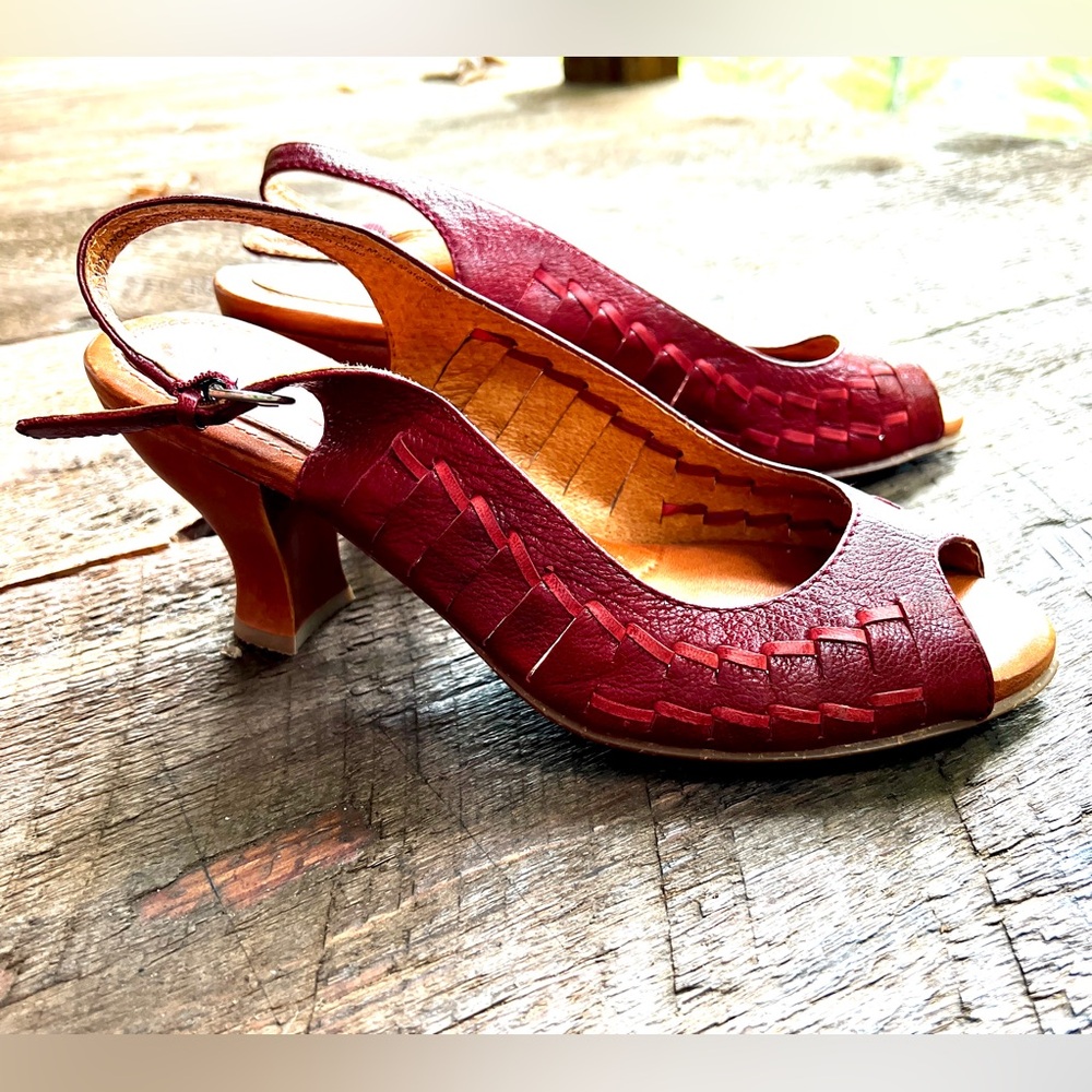 Naya burgundy Fandanga heels open toe 8.5 like new